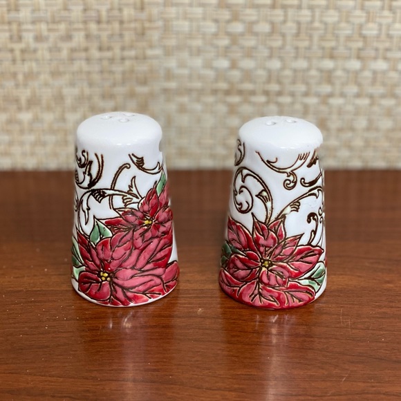 None Other - 🎄VTG 70s Enameled Poinsettia Salt Pepper Shakers